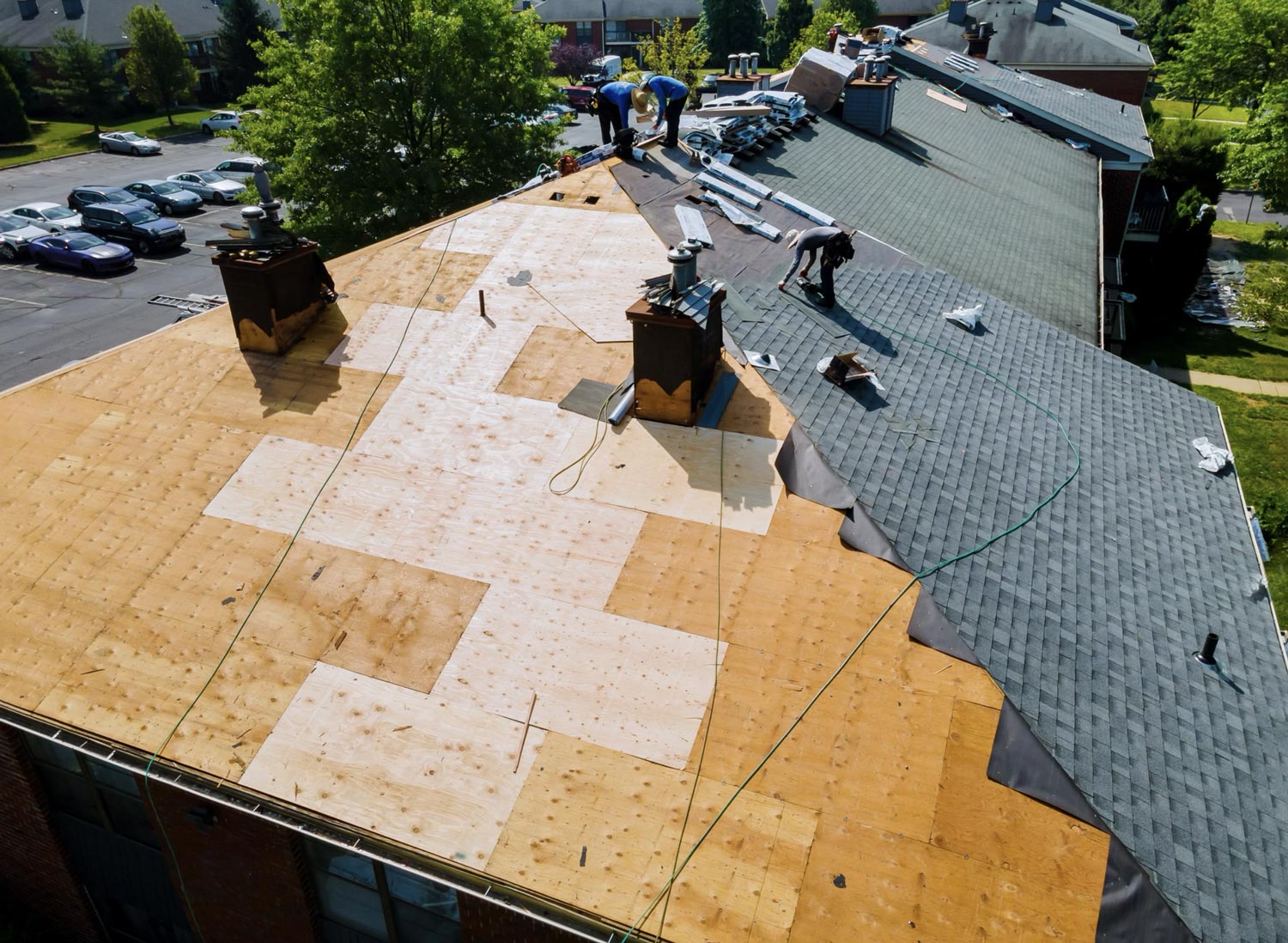 people installing a new roof